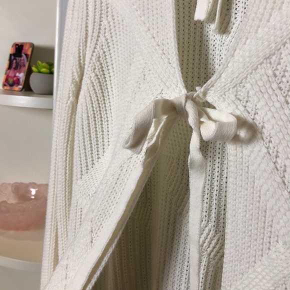 Backless ivory sweater - Picture 2 of 5